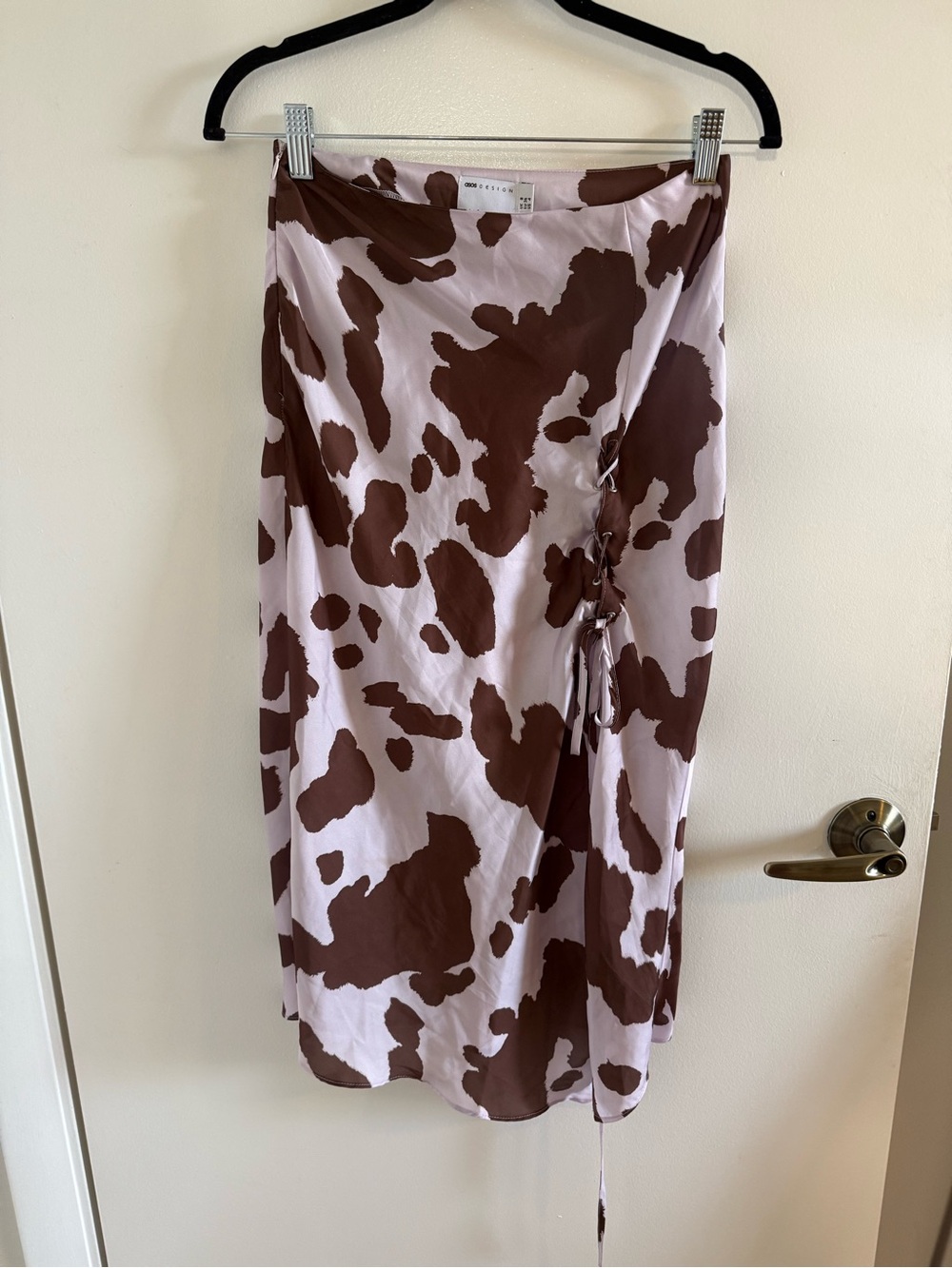 ASOS DESIGN satin lace up midi skirt - Picture 2 of 5